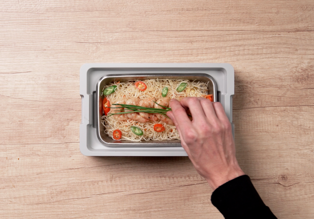 This rechargeable lunchbox uses steam to reheat your food